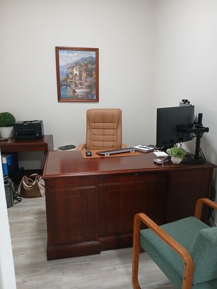 More Photos Of 115 N Tamiami Trl, Nokomis Office For Lease