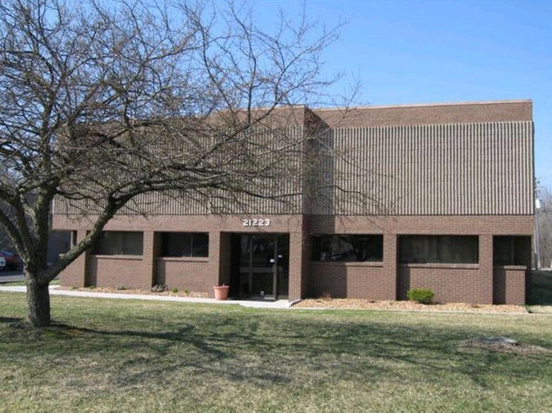 More Photos Of 21223 Hilltop St, Southfield Research And Development For Sale