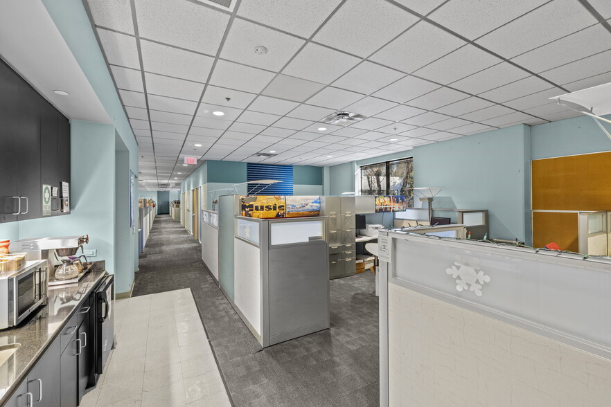 More Photos Of 5775-5785 Lindero Canyon Rd, Westlake Vlg, Westlake Village Warehouse For Lease