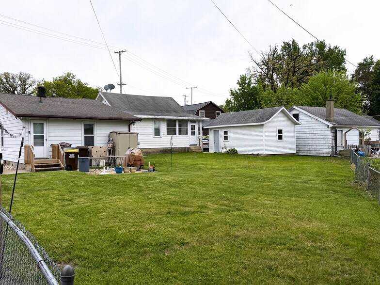 More Photos Of 914 Blackhawk Blvd, South Beloit Multifamily For Sale