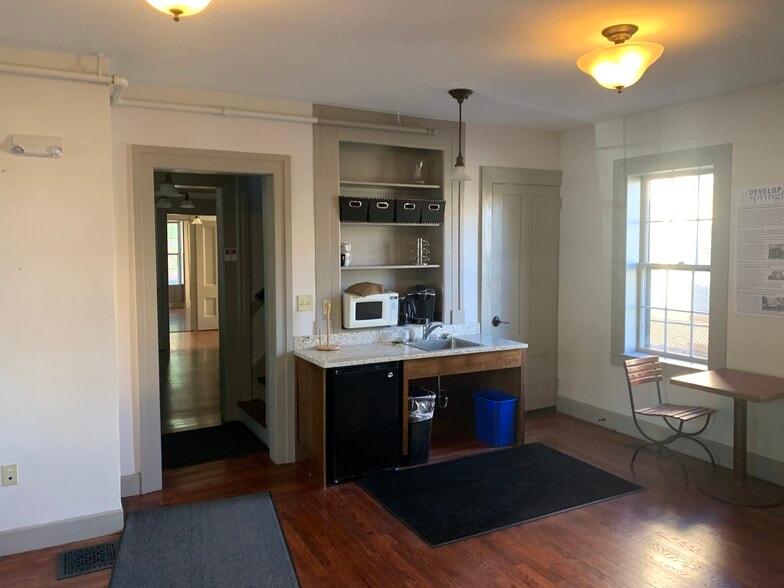 More Photos Of 83 Maple St, Springfield Office For Lease