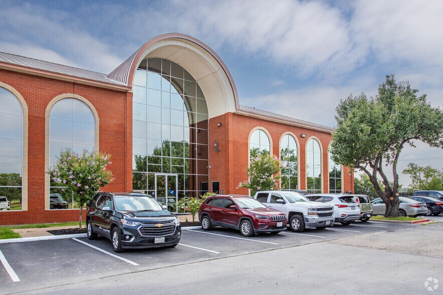 More Photos Of 912 Bastrop Hwy, Austin Office For Lease