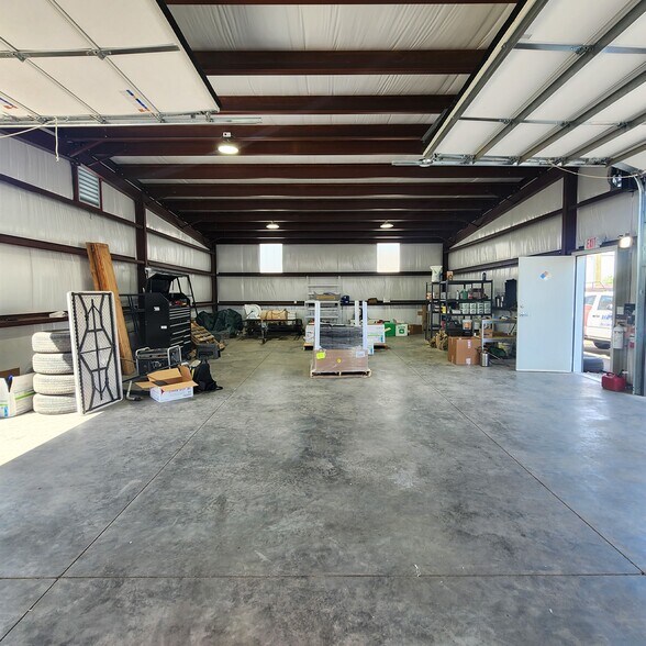 More Photos Of 8227 E Apache Trl, Mesa Flex For Lease