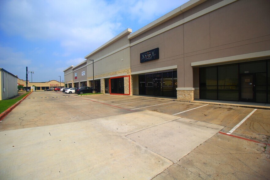 More Photos Of 7636 Harwin Dr, Houston Storefront For Sale