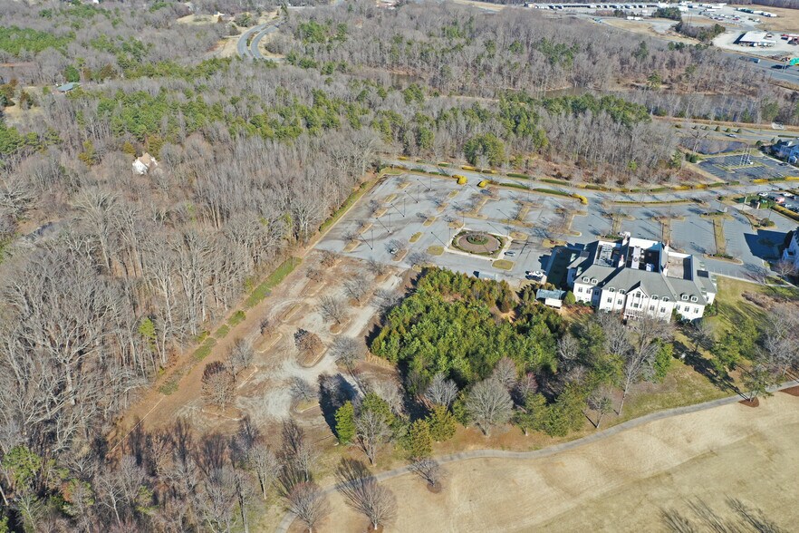 More Photos Of 4506 Weybridge Ln, Greensboro Office Residential For Lease