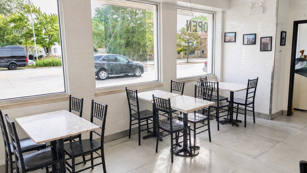 More Photos Of 5742-5744 N Milwaukee Ave, Chicago Storefront Retail Residential For Lease