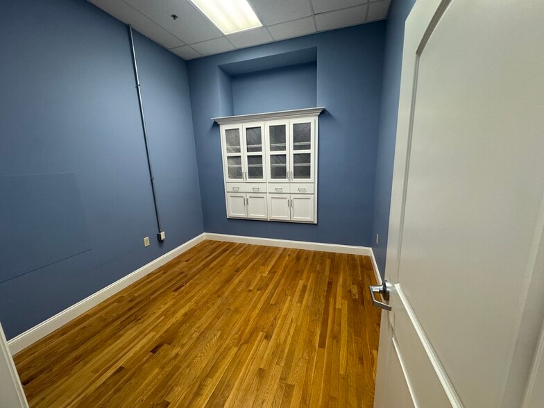 More Photos Of 236 W Main St, Danville Office For Lease