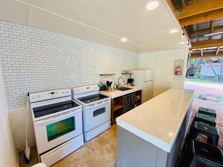 More Photos Of 104 Scudder Ln, Wimberley Hotel For Sale