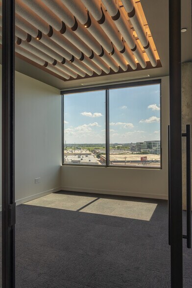 More Photos Of 1333 Oak Lawn Ave, Dallas Office For Lease