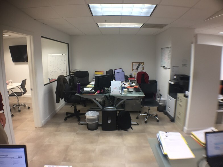 More Photos Of 1110 Brickell Ave, Miami Office For Sale