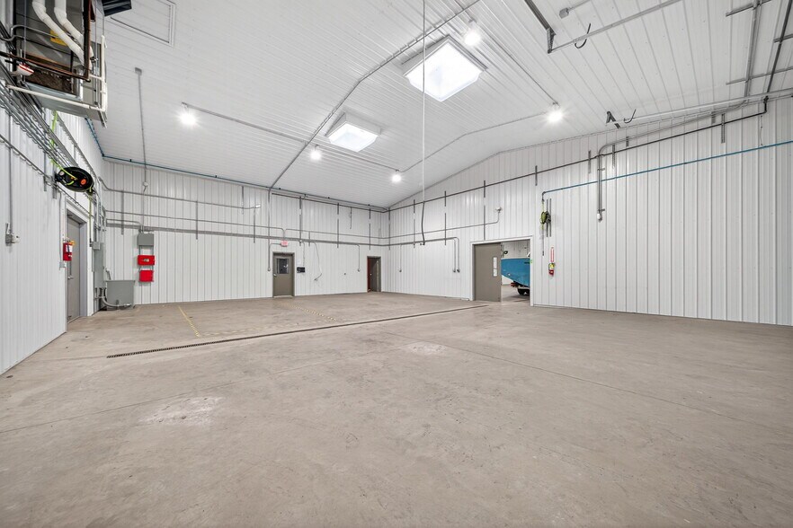 More Photos Of 1834 Outer Hwy 61 hwy, Moscow Mills Flex For Sale