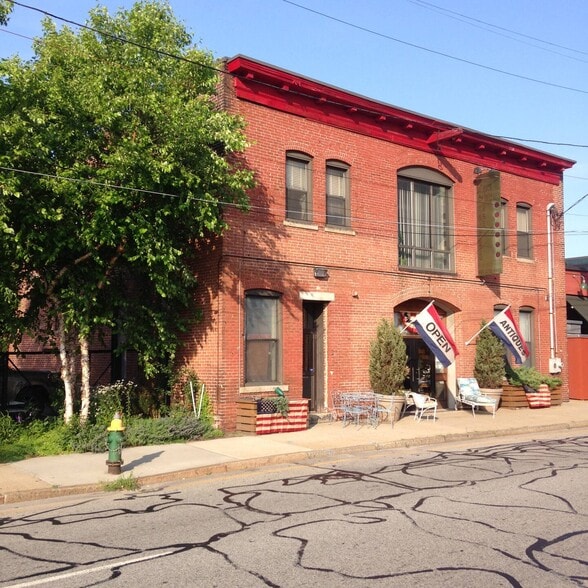 More Photos Of 65 Ashburton St, Providence Storefront Retail Office For Lease