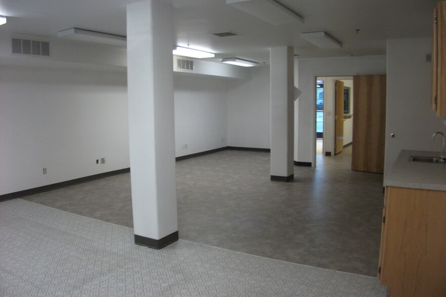 More Photos Of 5880 Enterprise Dr, Casper Flex For Lease