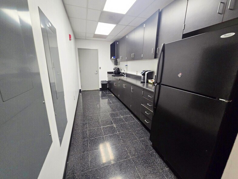 More Photos Of 3670 W Temple Ave, Pomona Office For Lease