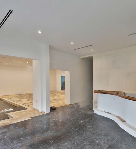 More Photos Of 730 N La Cienega Blvd, Los Angeles Restaurant For Lease