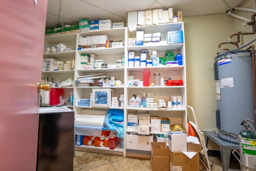 More Photos Of 4946 Florence Ave, Bell Medical For Lease