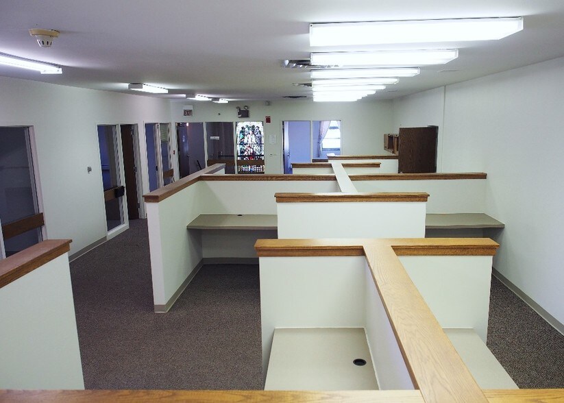 More Photos Of 329-331 S York Rd, Bensenville Daycare Center For Lease