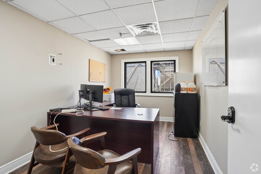 More Photos Of 105 Scr 25, Taylorsville Manufacturing For Sale