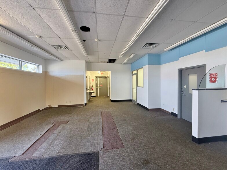 More Photos Of 1405 E Main St, Cushing Drugstore For Lease