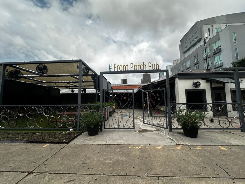 More Photos Of 217 W Gray St, Houston Restaurant For Lease