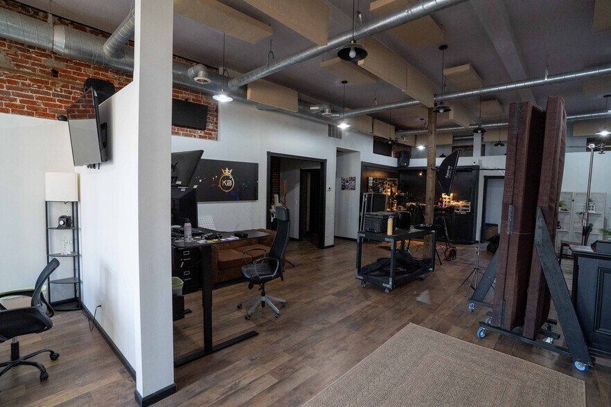 More Photos Of 410 Court St, Vienna Storefront Retail Residential For Sale