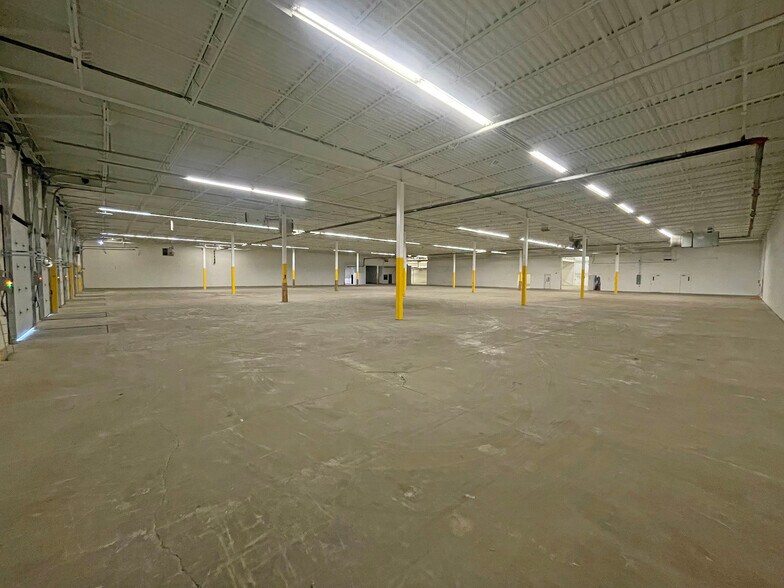 More Photos Of 1095 Wilton Grove Rd, London Warehouse For Lease