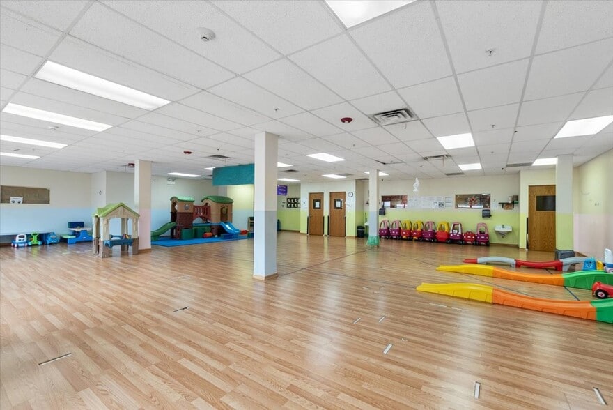 More Photos Of 1455 S Michigan Ave, Chicago Office For Sale