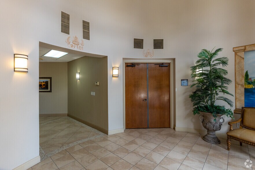 More Photos Of 976 Lake Baldwin Ln, Orlando Office For Lease