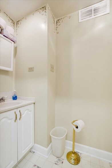 More Photos Of 2553 Roosevelt Ave, York Flex For Sale