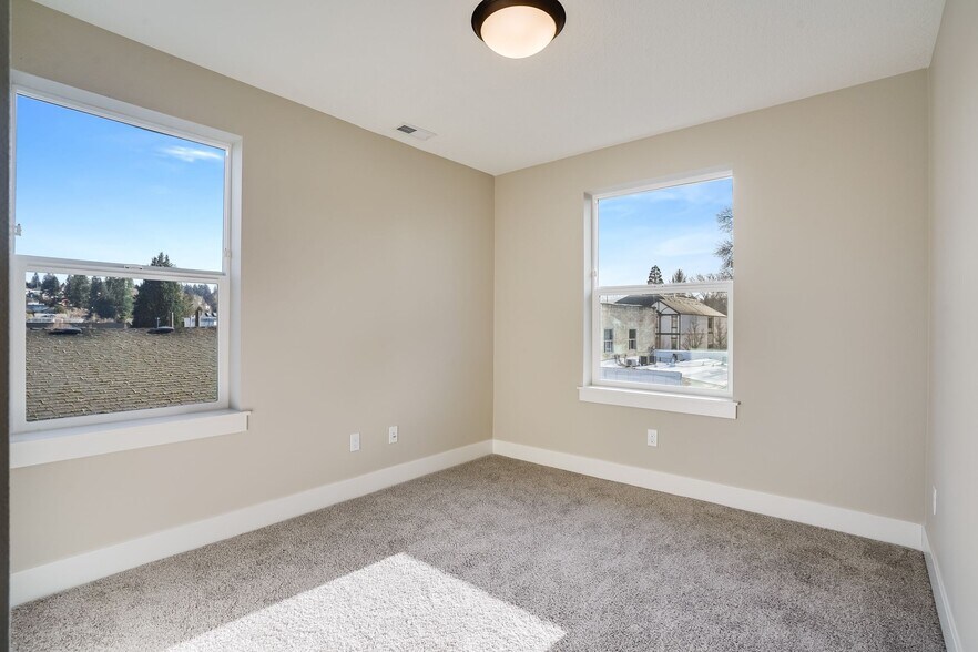 More Photos Of 22415 SW Pine St, Sherwood Flex For Sale