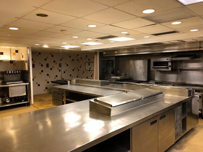 More Photos Of 127 W 4th St, Cincinnati Restaurant For Lease