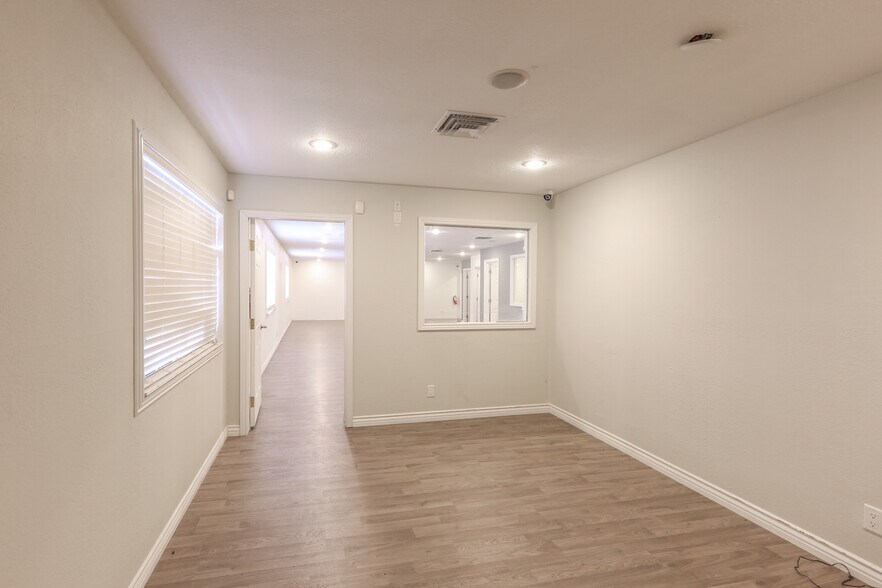 More Photos Of 1000 Garces Ave, Las Vegas Office For Sale