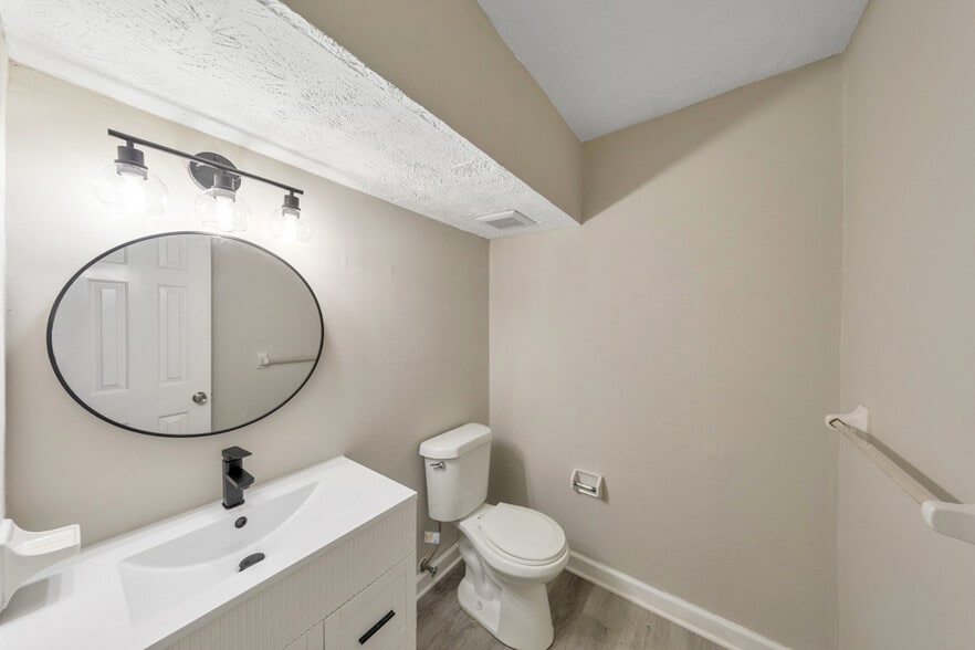 More Photos Of 2611 Golfview Ter SE, Conyers Multifamily For Sale