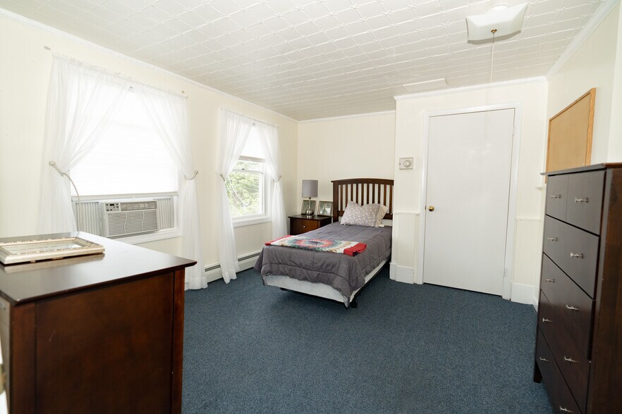 More Photos Of 8 Jennifer Dr, Merrimack Flex For Sale