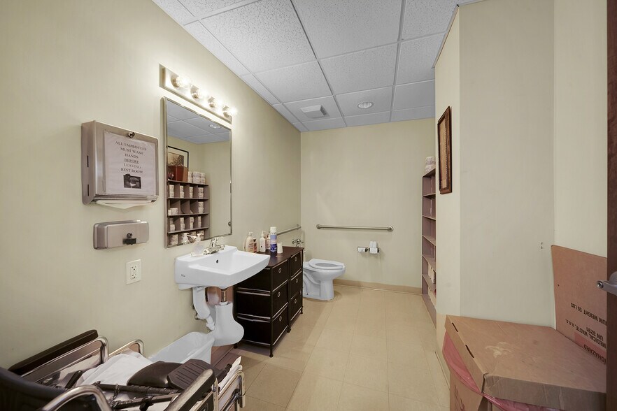 More Photos Of 350 N Pine Island Rd, Plantation Medical For Lease