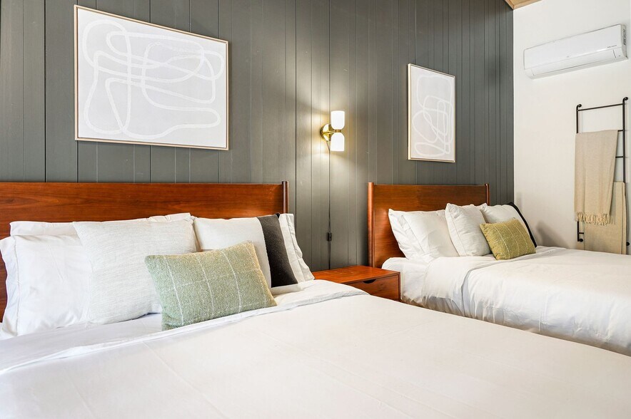 More Photos Of 4727 Dunsmuir Ave, Dunsmuir Hotel For Sale