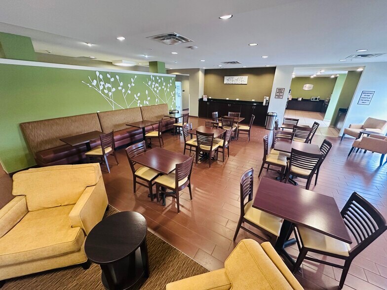 More Photos Of 4450 Rhea County Hwy, Dayton Hotel For Sale