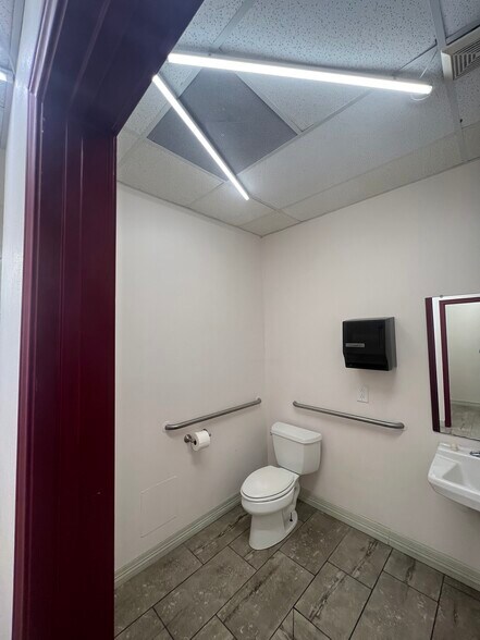 More Photos Of 5010 W Main St, League City Unknown For Lease