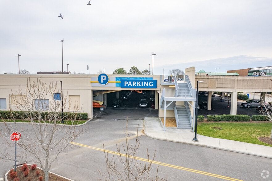 More Photos Of 701 Lynnhaven Pky, Virginia Beach Unknown For Lease