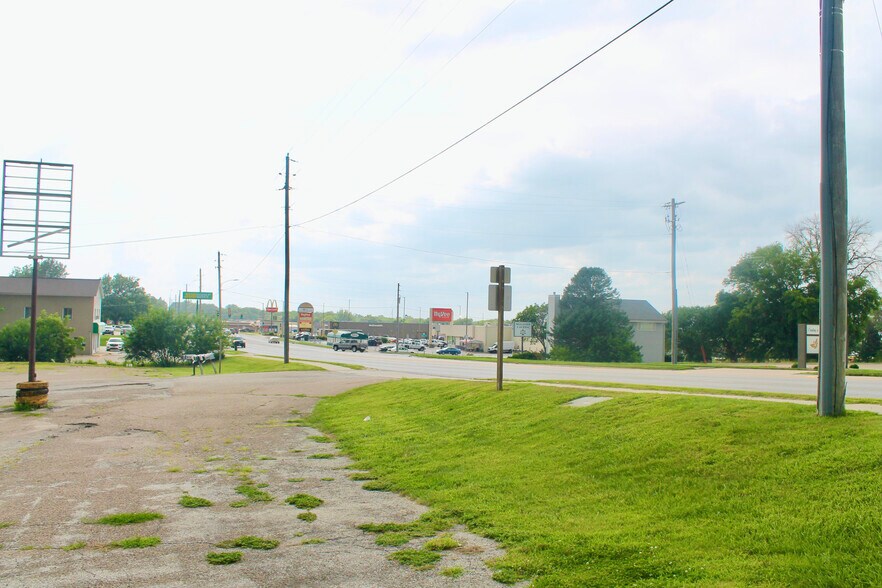 More Photos Of 1709-1713 E 7th St, Atlantic General Retail For Sale