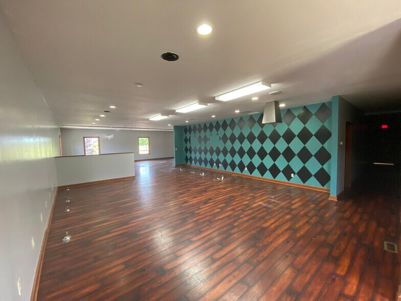 More Photos Of 909 Dover Rd, Wooster Office Residential For Lease