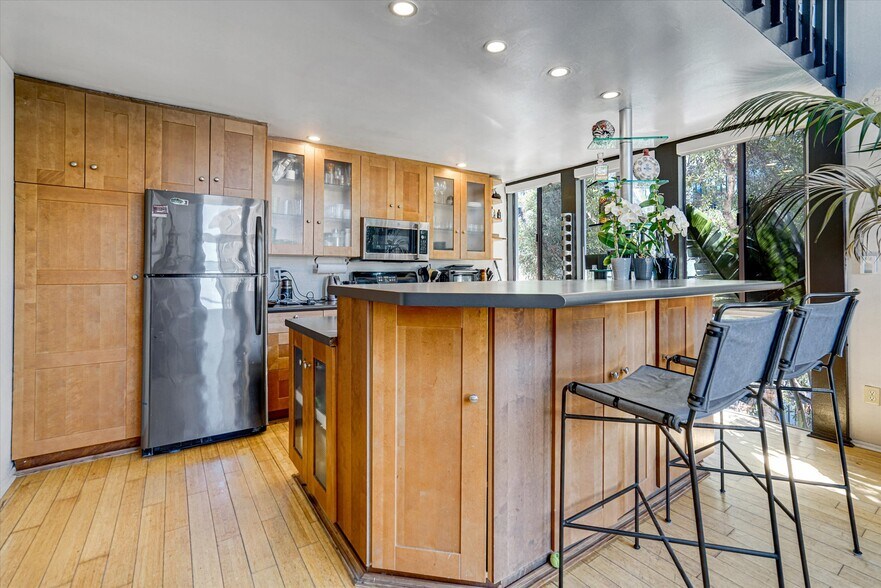 More Photos Of 14 Mast, Marina Del Rey Apartments For Sale