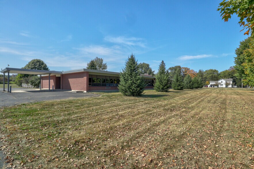 More Photos Of 4960 Hill Rd, Kennedy Schools For Lease