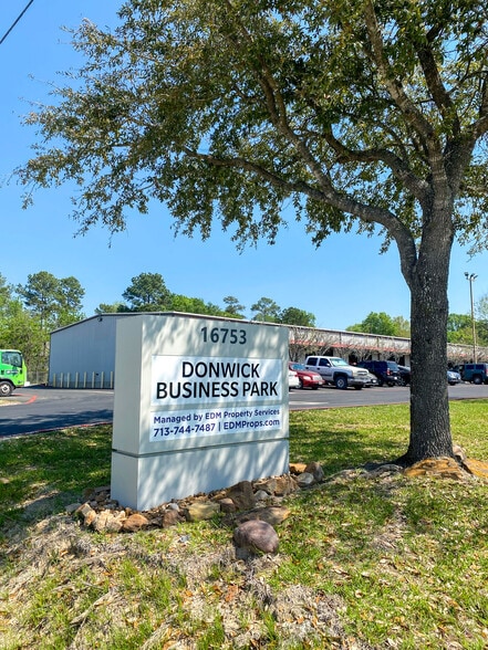 More Photos Of 16753 Donwick Dr, Conroe Warehouse For Lease