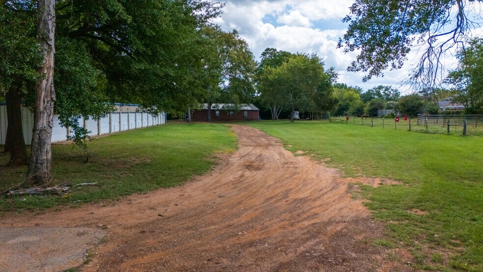 More Photos Of 1507 S Bolton St, Jacksonville Self Storage For Sale