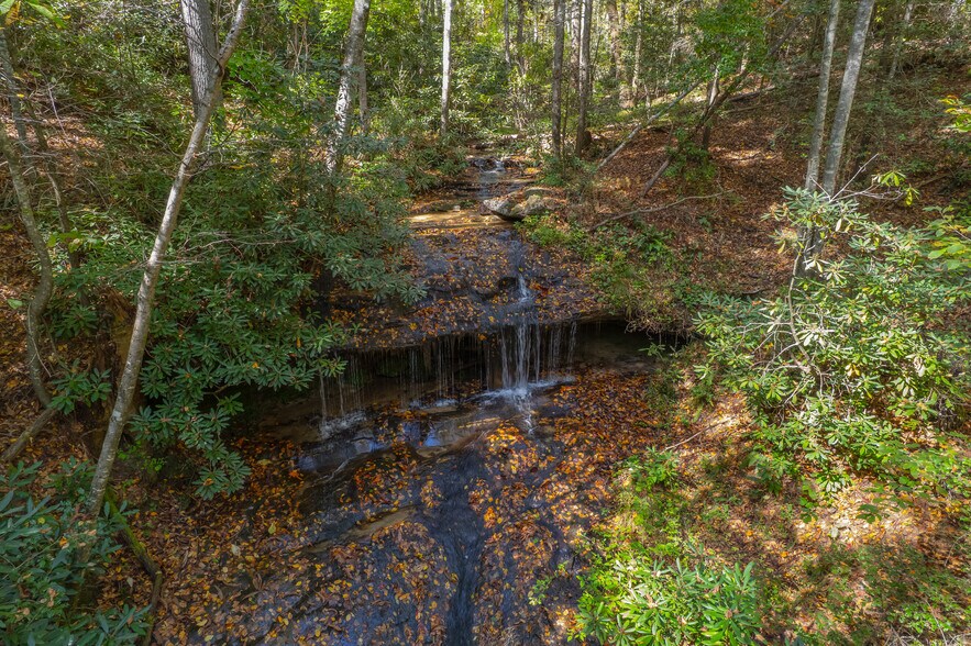 More Photos Of 1105 Fall Creek Rd, Purlear Specialty For Sale