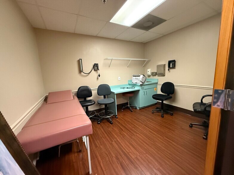 More Photos Of 14100 Fivay Rd, Hudson Medical For Sale