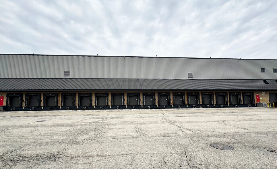 More Photos Of 4700-4800 Proviso Dr, Melrose Park Distribution For Lease