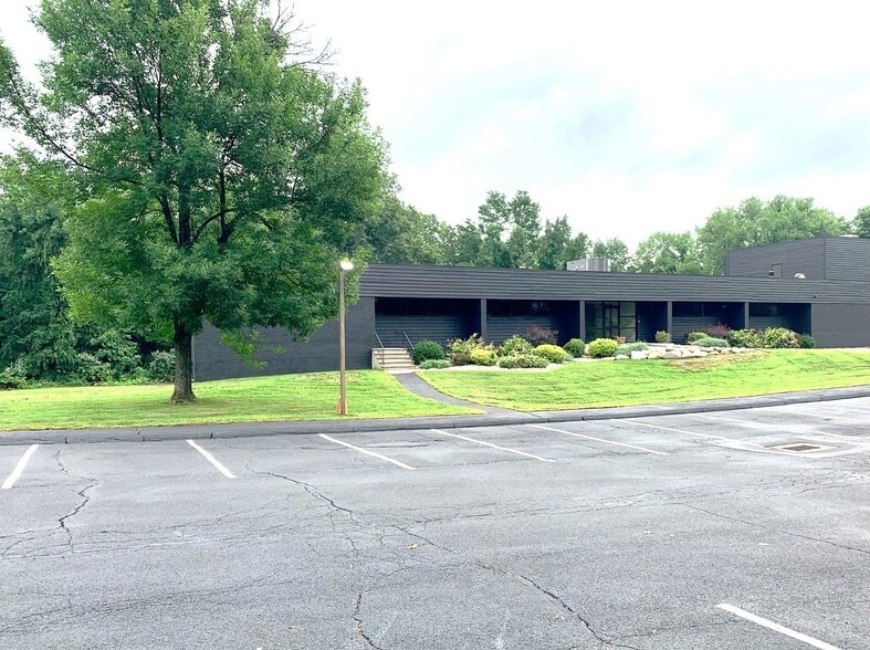 More Photos Of 613 New Britain Ave, Farmington Office For Lease