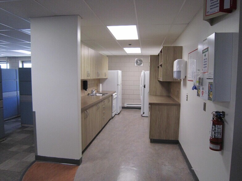 More Photos Of 1970 Merivale Rd, Ottawa Flex For Lease